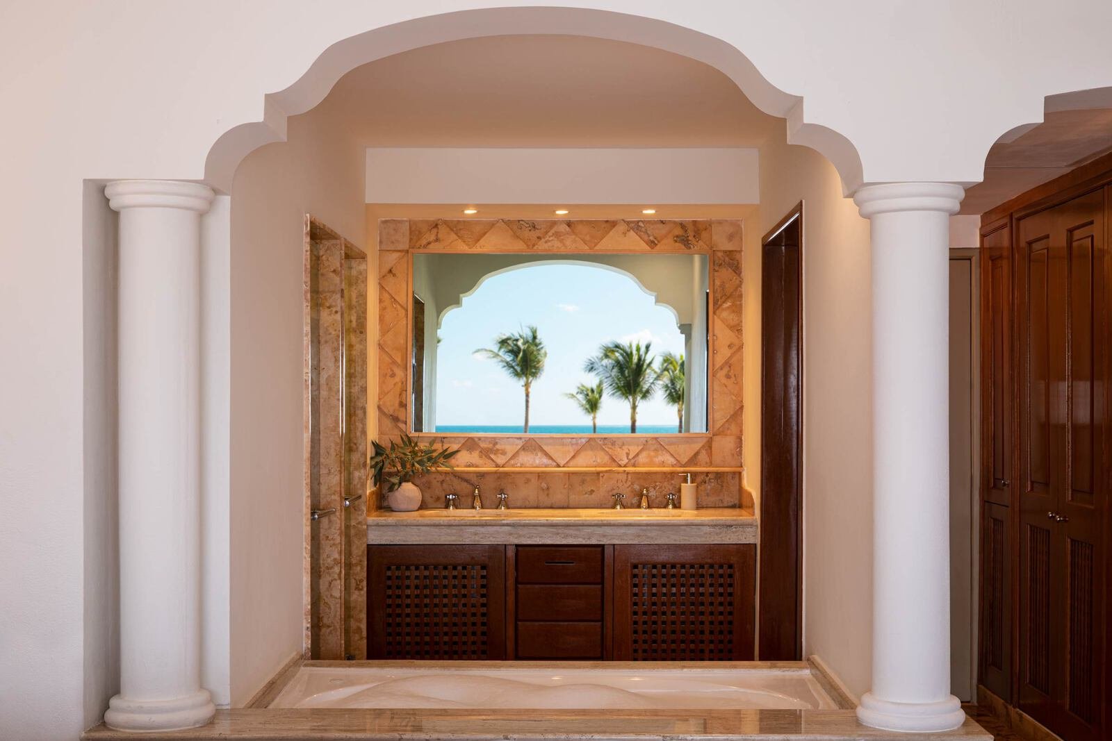 Marmol en baño para hoteles
